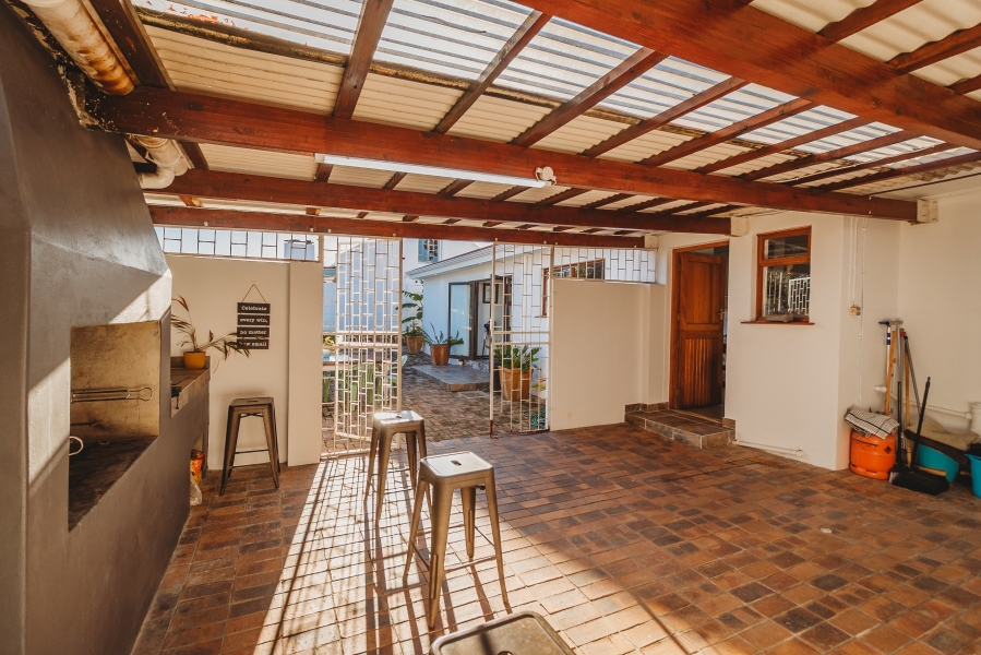 7 Bedroom Property for Sale in Loerie Park Western Cape